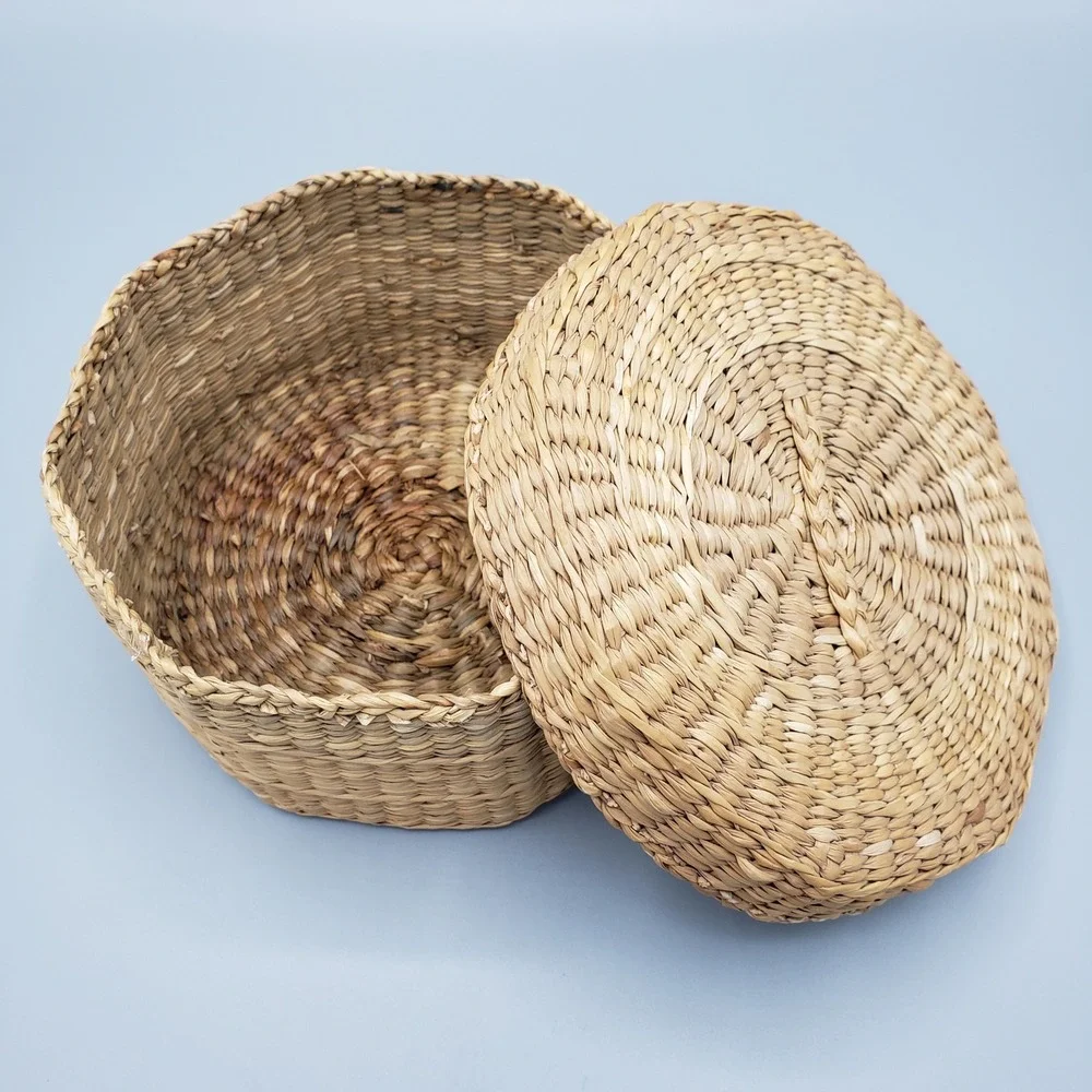 Vintage Sweet Grass Lidded Basket 70s to 90s Tightly Woven Excellent Shape‎ 6.5